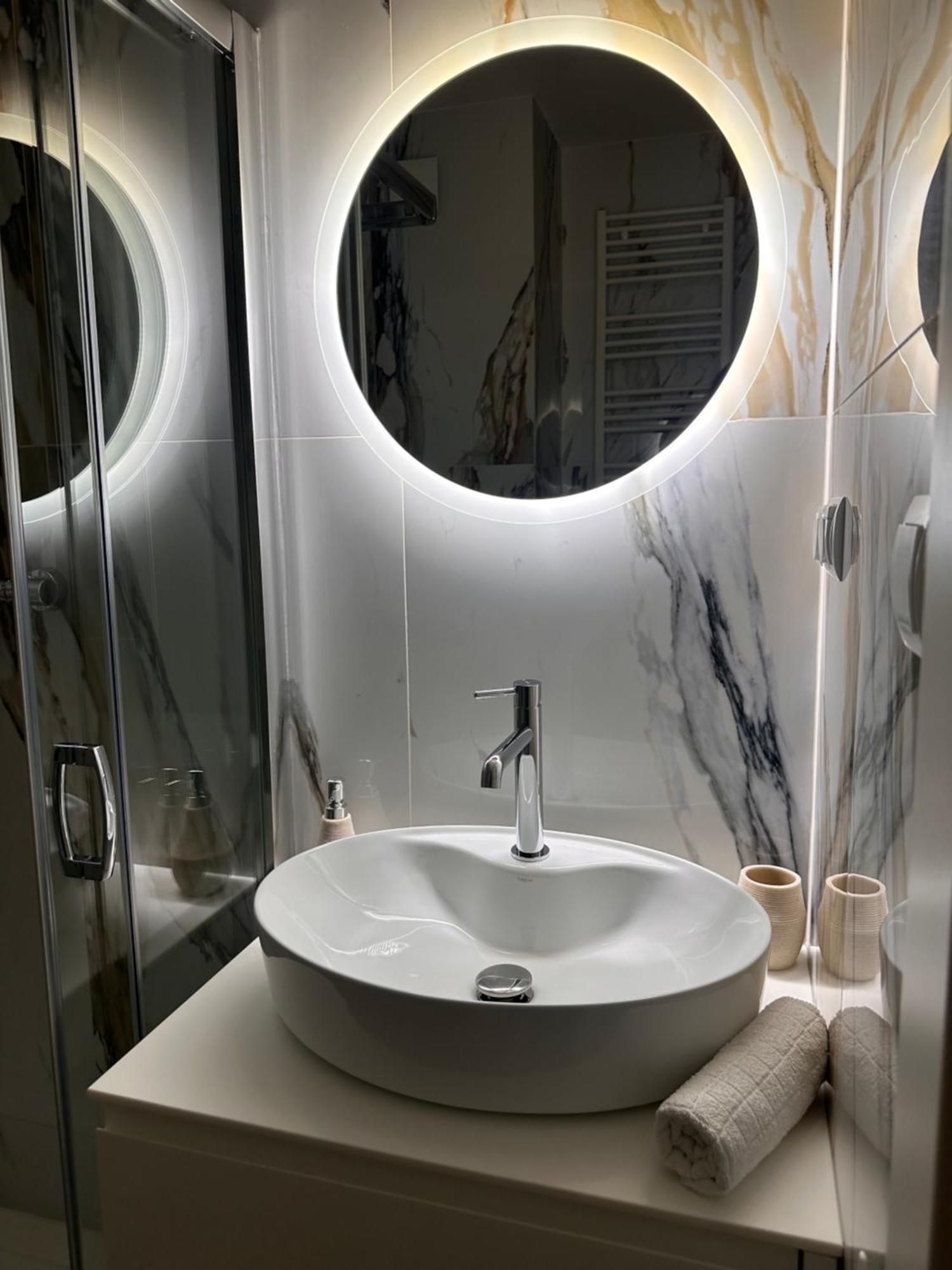 N18 Apartment *